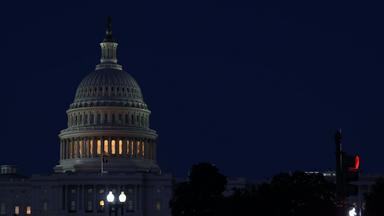 美国资本建筑外观华盛顿照亮圆顶晚上